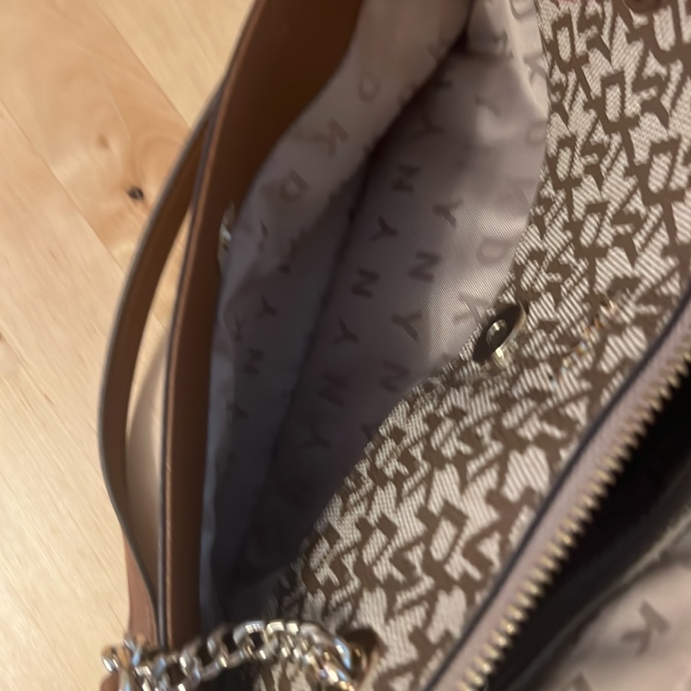 DKNY Bryanna Chain Shoulder Bag NWOT - Picture 4 of 8